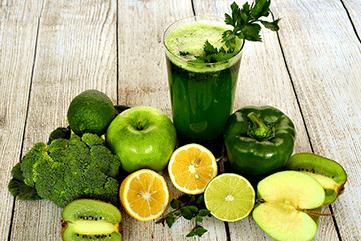 green smoothie with ingredients | eco healthy eating | Peace Evolution